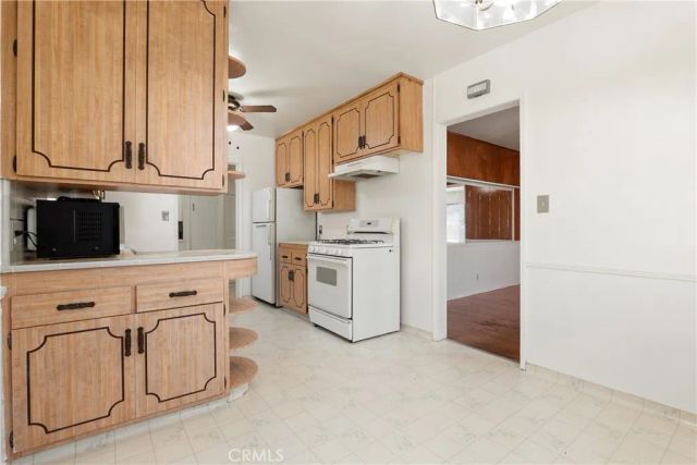 1815 W Riverside Drive, Burbank, CA 91506