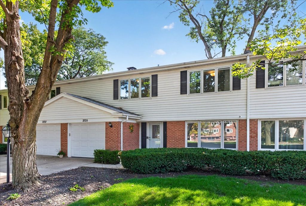 2725 E Bel Aire Drive, Arlington Heights, IL 60004 — exterior
