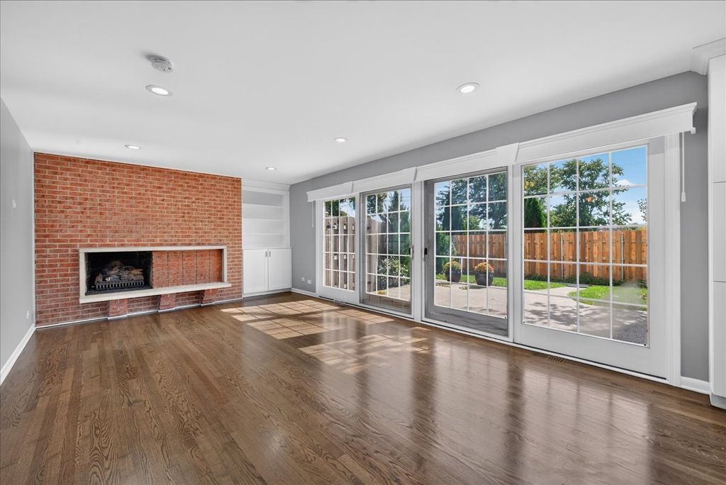 2725 E Bel Aire Drive, Arlington Heights, IL 60004 — photo 2