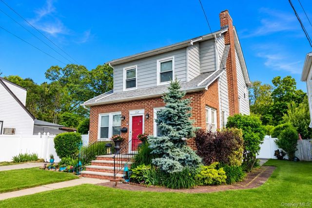 549 De Mott Avenue, Baldwin, NY 11510