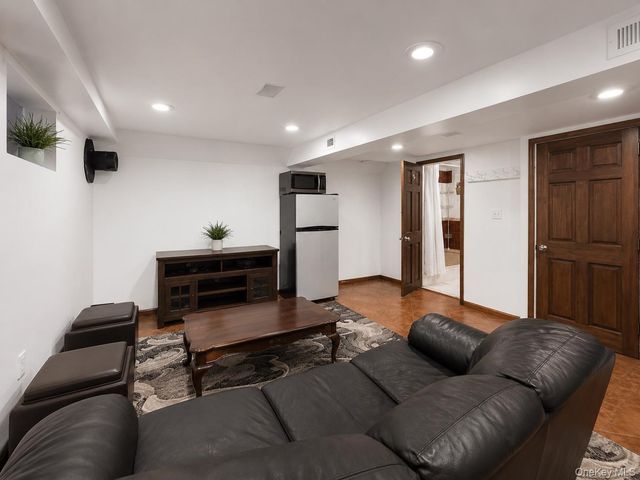 549 De Mott Avenue, Baldwin, NY 11510