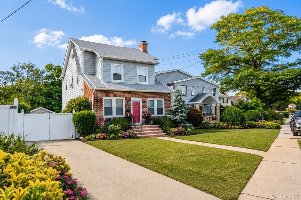 549 De Mott Avenue, Baldwin, NY 11510