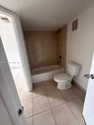 17500 NW 67th Pl I-4, Hialeah, FL 33015