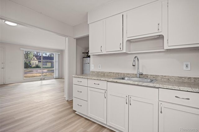 10720 Albany Street, Oak Park, MI 48237