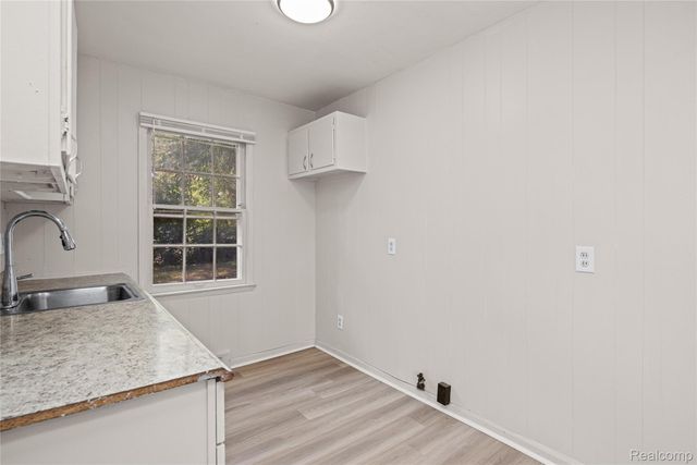 10720 Albany Street, Oak Park, MI 48237