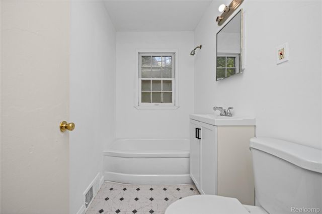 10720 Albany Street, Oak Park, MI 48237