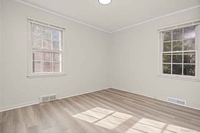10720 Albany Street, Oak Park, MI 48237