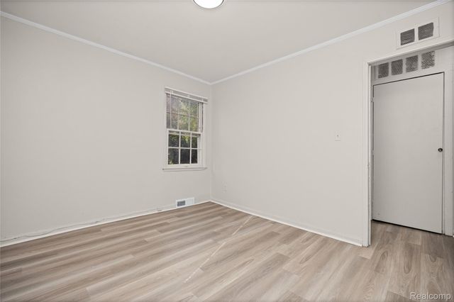 10720 Albany Street, Oak Park, MI 48237
