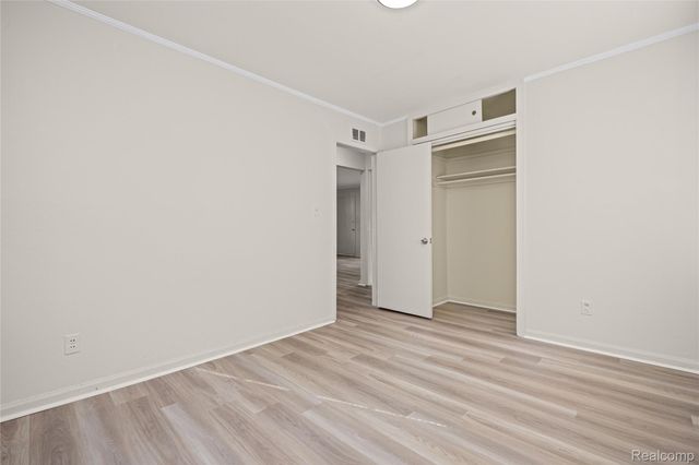 10720 Albany Street, Oak Park, MI 48237