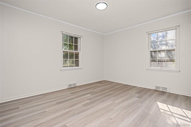 10720 Albany Street, Oak Park, MI 48237