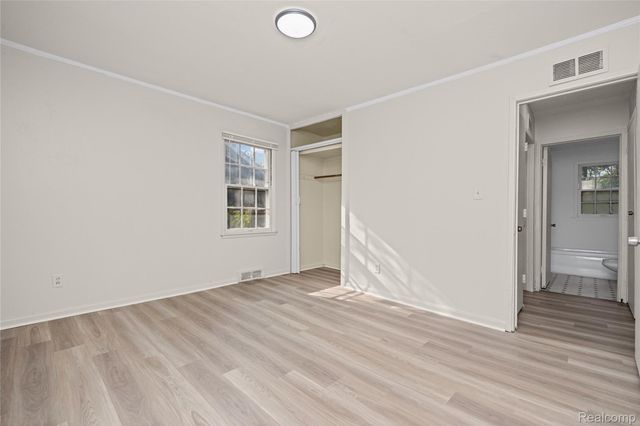 10720 Albany Street, Oak Park, MI 48237
