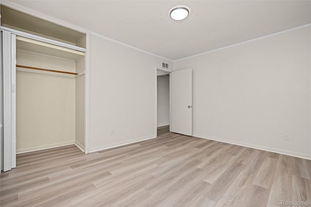 10720 Albany Street, Oak Park, MI 48237