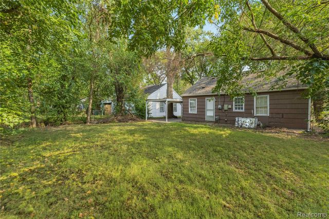 10720 Albany Street, Oak Park, MI 48237