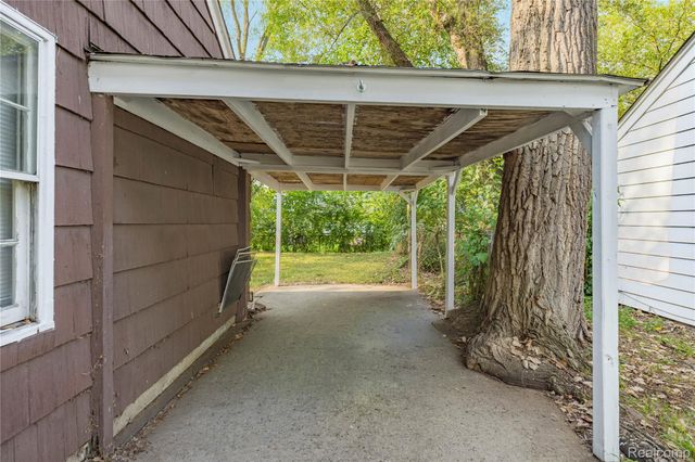10720 Albany Street, Oak Park, MI 48237