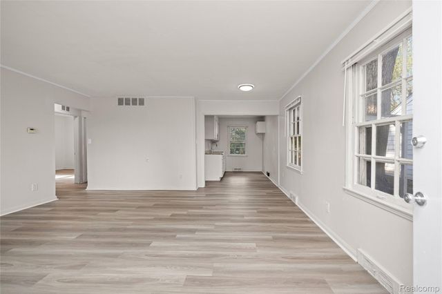 10720 Albany Street, Oak Park, MI 48237
