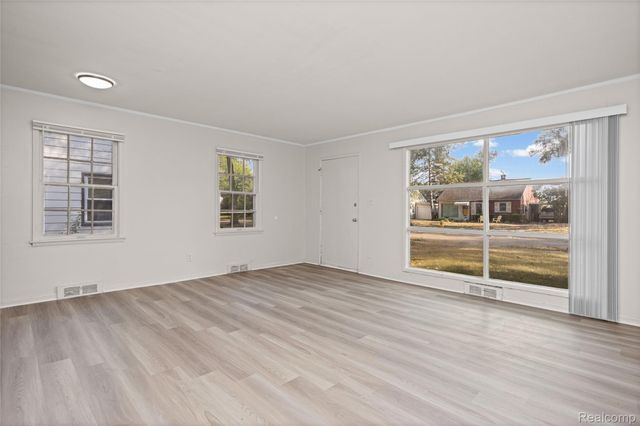 10720 Albany Street, Oak Park, MI 48237