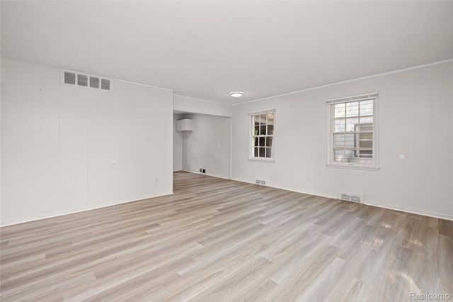 10720 Albany Street, Oak Park, MI 48237