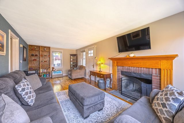 1 Lexington St, South Hadley, MA 01075