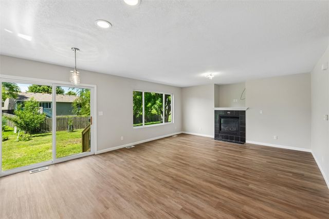 6540 SE Sundancer Swing, Pleasant Hill, IA 50327