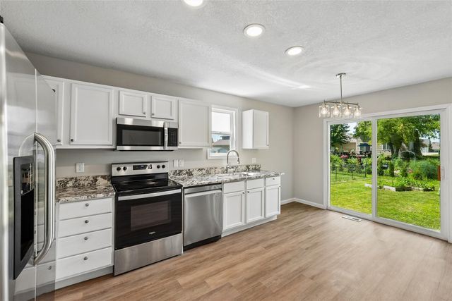6540 SE Sundancer Swing, Pleasant Hill, IA 50327