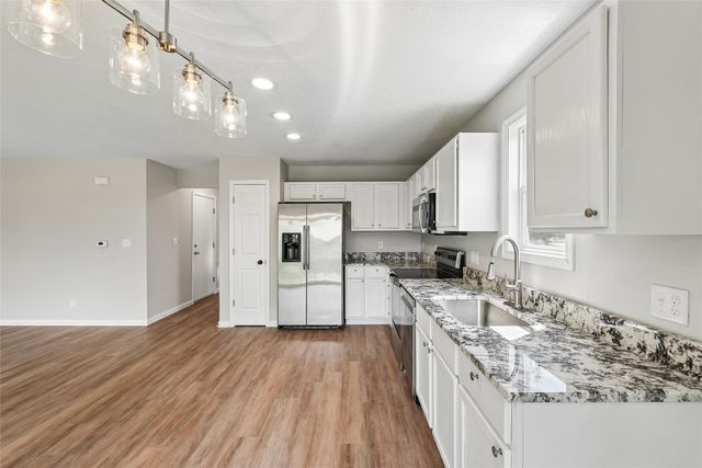 6540 SE Sundancer Swing, Pleasant Hill, IA 50327