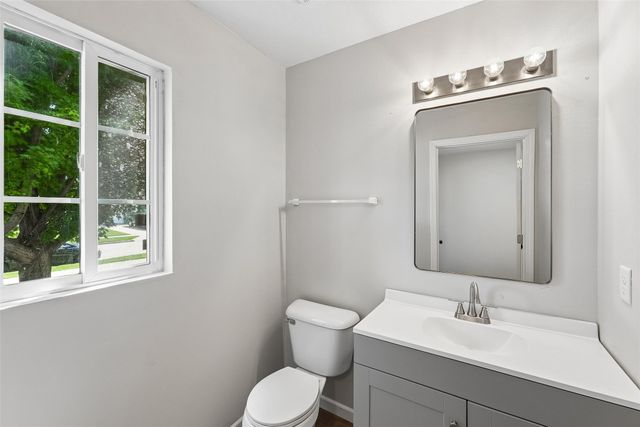 6540 SE Sundancer Swing, Pleasant Hill, IA 50327