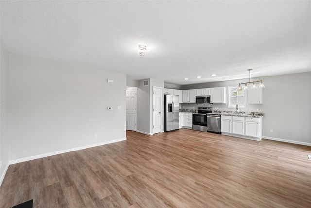 6540 SE Sundancer Swing, Pleasant Hill, IA 50327