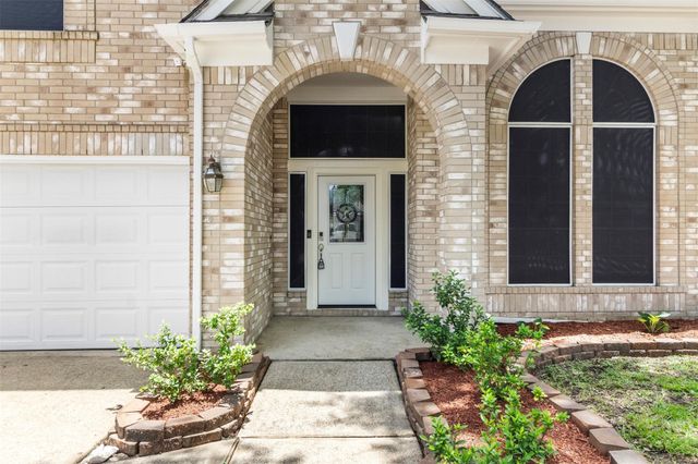 10310 Little Oak Drive, Baytown, TX 77523