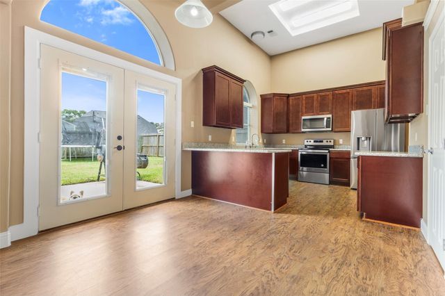 10310 Little Oak Drive, Baytown, TX 77523