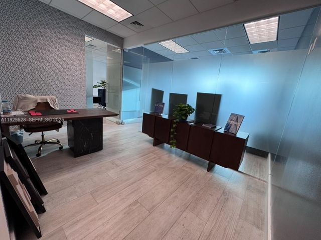 175 SW 7th St 2204, Miami, FL 33130