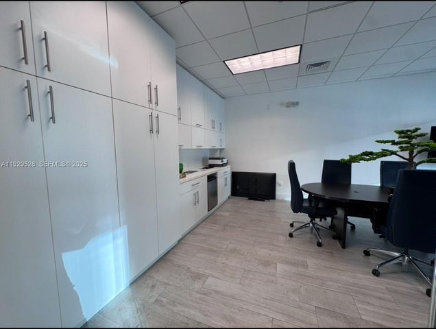175 SW 7th St 2204, Miami, FL 33130