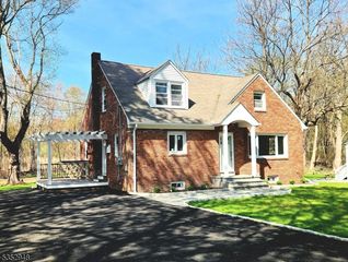 52 Bellows Ln, Montville Twp., NJ 07082