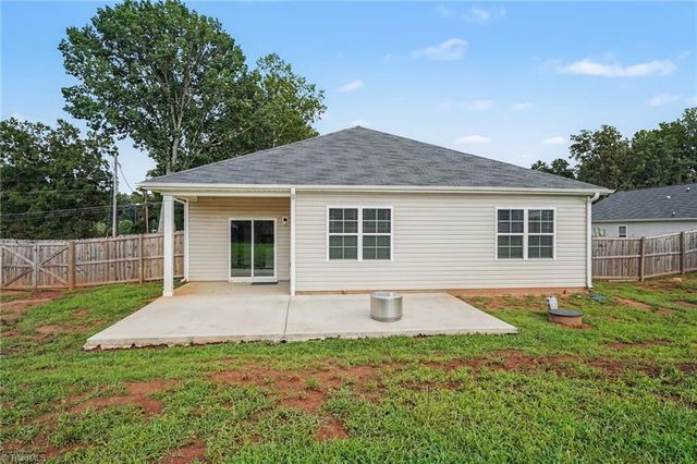 620 Hickory Point Drive, Lexington, NC 27292