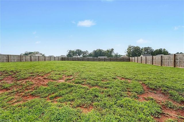 620 Hickory Point Drive, Lexington, NC 27292