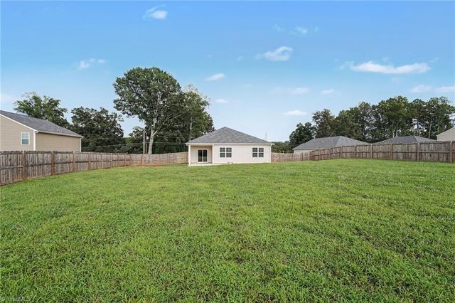 620 Hickory Point Drive, Lexington, NC 27292