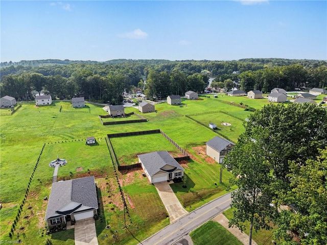 620 Hickory Point Drive, Lexington, NC 27292