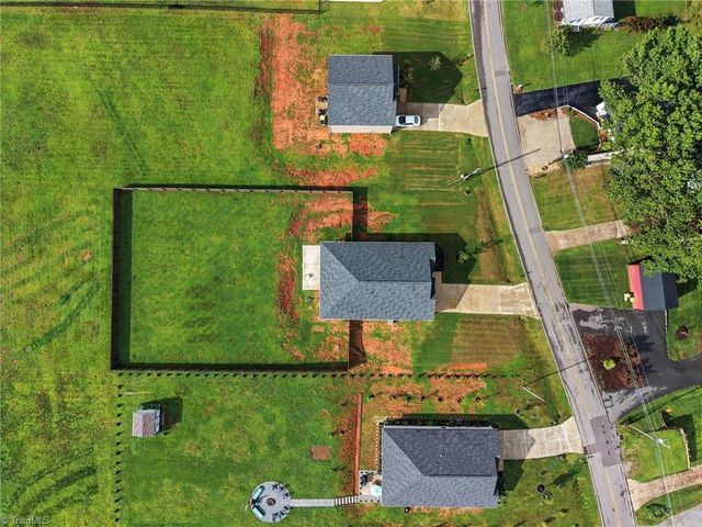 620 Hickory Point Drive, Lexington, NC 27292