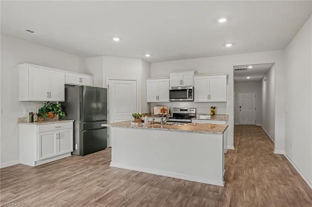 620 Hickory Point Drive, Lexington, NC 27292