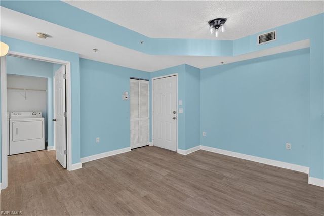 1225 Reserve WAY 203, Naples, FL 34105