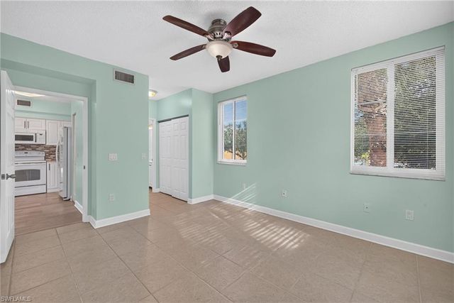1225 Reserve WAY 203, Naples, FL 34105