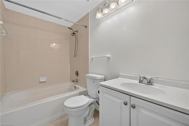 1225 Reserve WAY 203, Naples, FL 34105