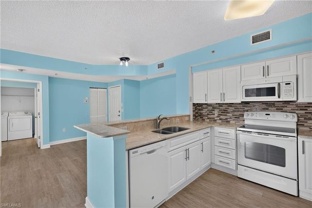 1225 Reserve WAY 203, Naples, FL 34105
