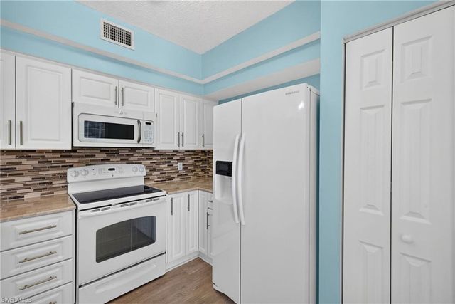 1225 Reserve WAY 203, Naples, FL 34105