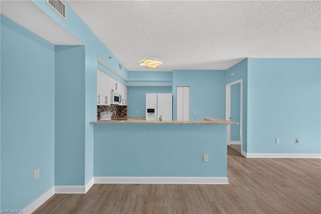 1225 Reserve WAY 203, Naples, FL 34105