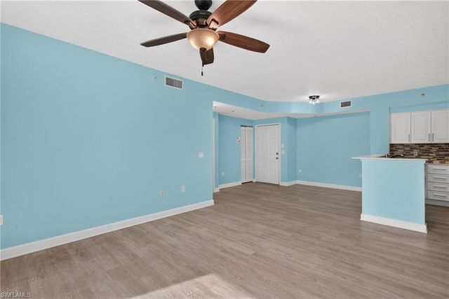 1225 Reserve WAY 203, Naples, FL 34105