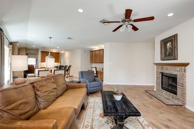 1323 Talley LOOP, Buda, TX 78610