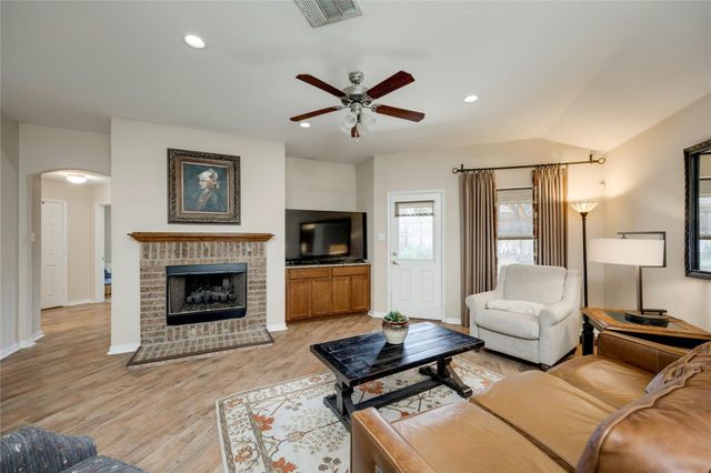 1323 Talley LOOP, Buda, TX 78610