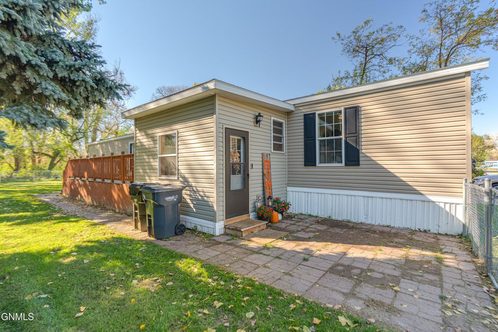 616 Dover Drive, Bismarck, ND 58504 photo 2