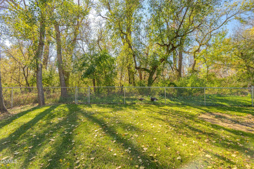 616 Dover Drive, Bismarck, ND 58504 photo 38