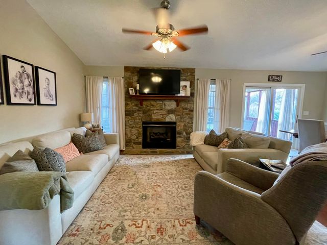 1745 Whitfield DR, Bedford, VA 24523